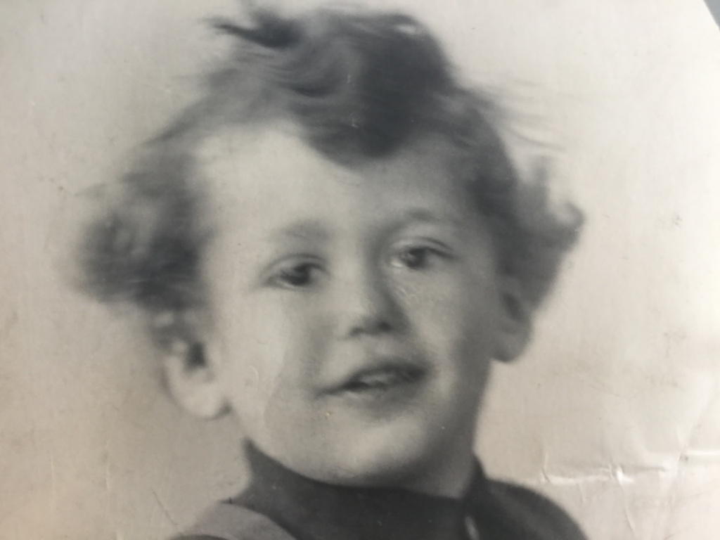 Klik voor foto in apart venster dekker-egbert-1940.jpg